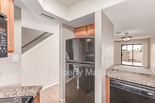 Building Photo - 835 N Granite Reef Rd