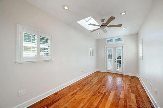 Building Photo - 308 Palm Ave