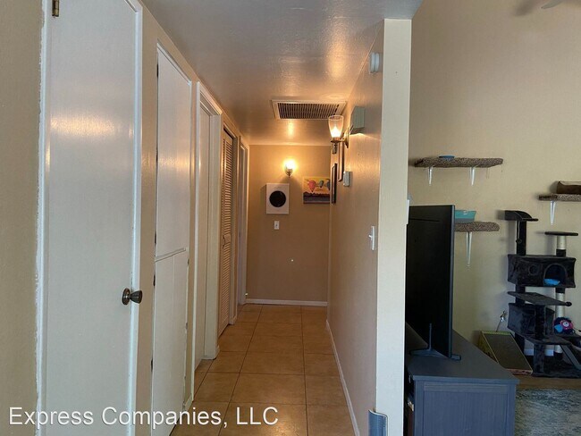 Building Photo - 3 br, 2 bath House - 15 W Loma Vista Dr. #104