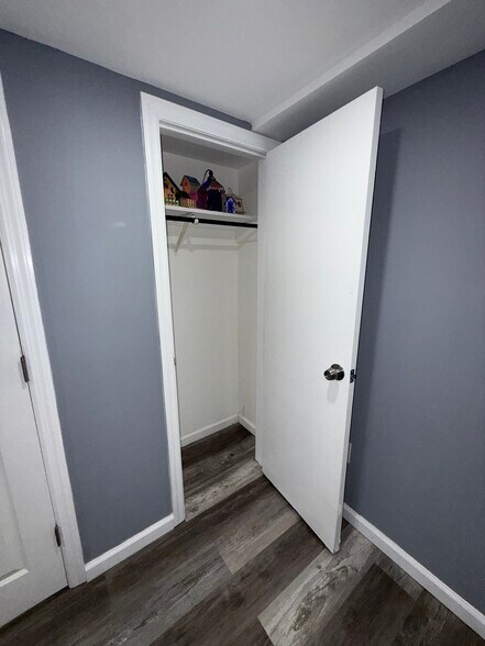 Building Photo - 8 Woody Pl