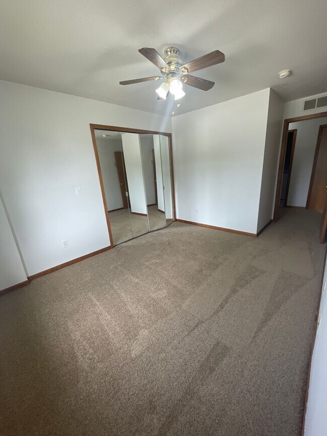 Building Photo - 2636 Stadium View Dr
