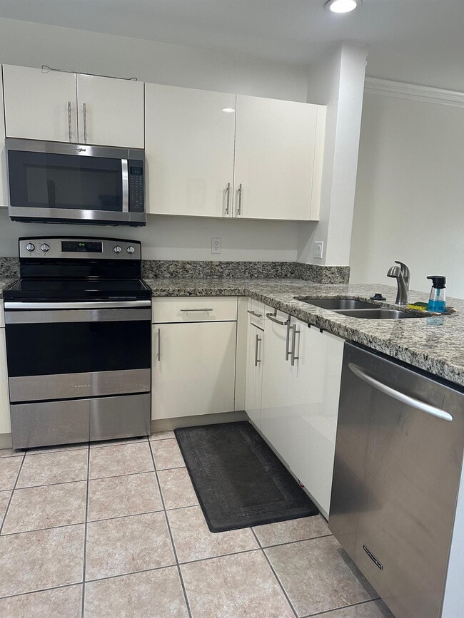 Building Photo - 20824 NW 3rd Ct