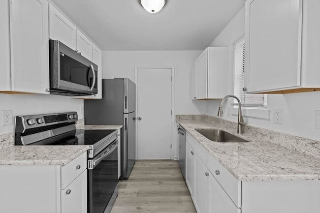 Building Photo - 614 Hilltop Dr