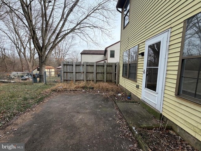 Building Photo - 120 Redwood Dr