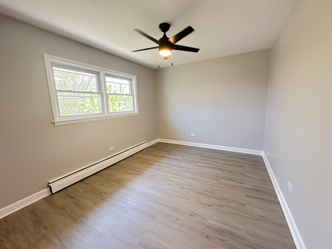 Building Photo - 4416 N Harding Ave