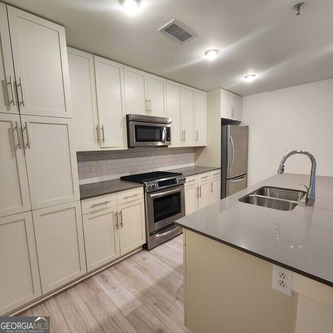 Building Photo - 1100 Howell Mill Rd NW