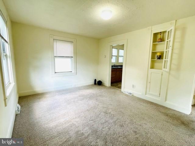 Primary Photo - 15 Ritters Ln