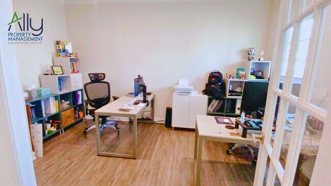 Building Photo - 3272 Village Park Ave