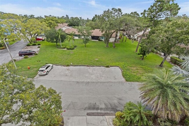 Building Photo - 1942 Golf View Dr