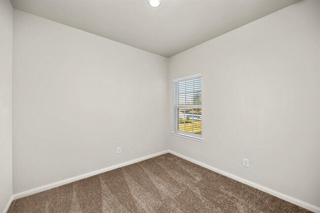 Building Photo - 6422 Elm St