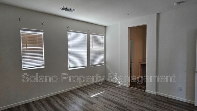 Building Photo - 1205 Niemann St