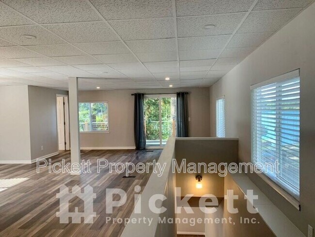 Building Photo - 290 Tahuyeh Pl W