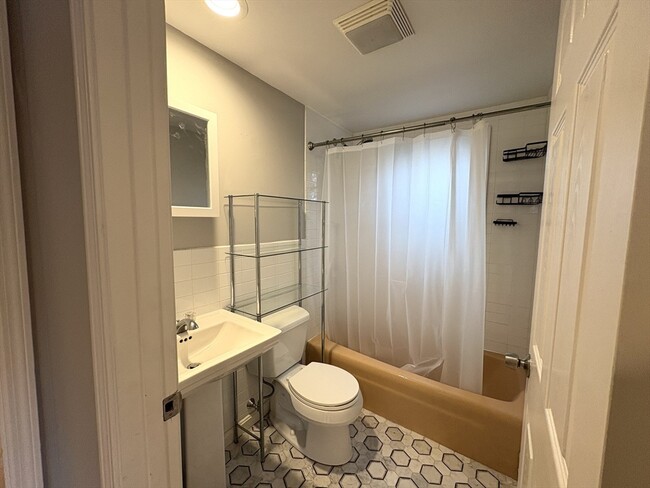 Building Photo - 154 Park St