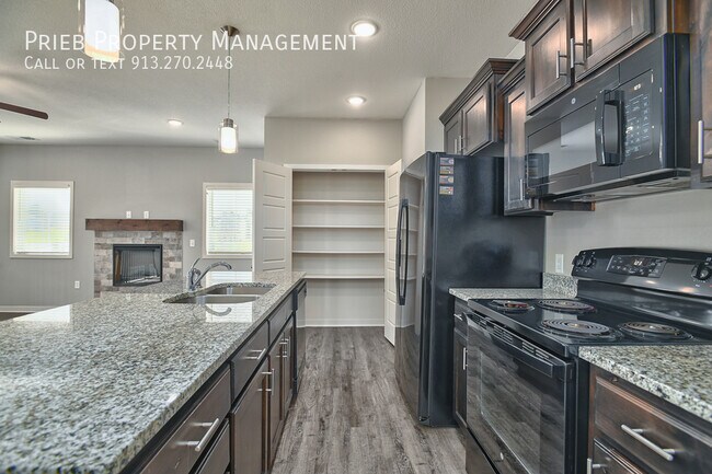 Building Photo - Parkview Apartments - Available September ...