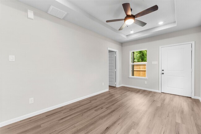 Building Photo - 8161 Tate St