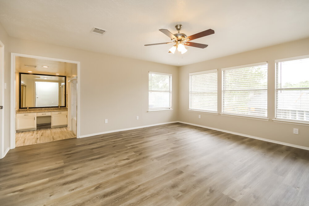 Building Photo - 15802 St Lawrence Cir