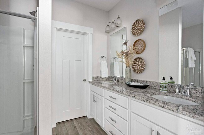 Building Photo - 14342 Gardenglen Dr