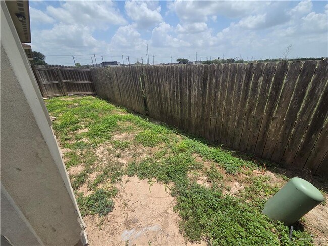 Building Photo - 2010 Garden Ridge Dr