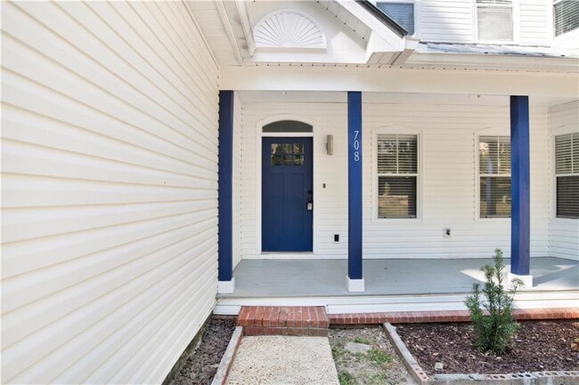 Building Photo - 708 Monarch Dr W