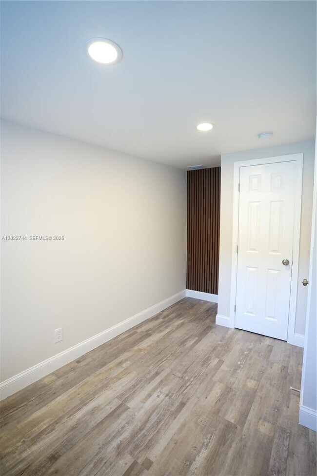 Building Photo - 2573 Conroy Dr