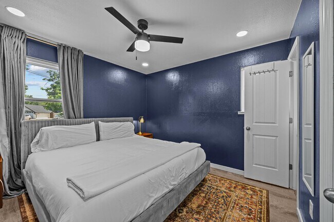 Building Photo - 2227 Greenbrier Dr