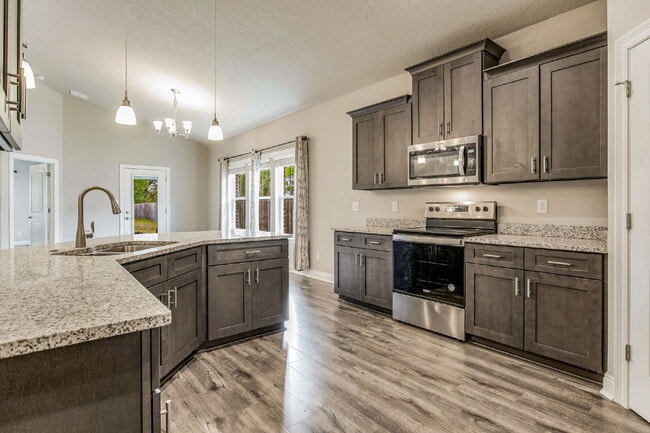 Building Photo - This beautifully maintained 3-bedroom, 2-bathroom residence offers the perfect blend of comfort, ...