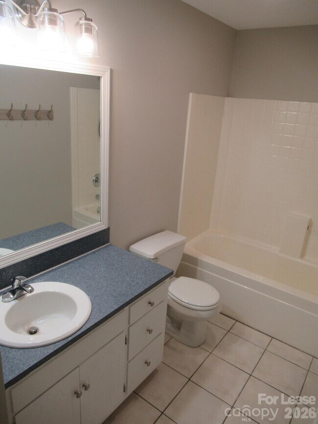 Building Photo - 800 Horseshoe Lake Rd