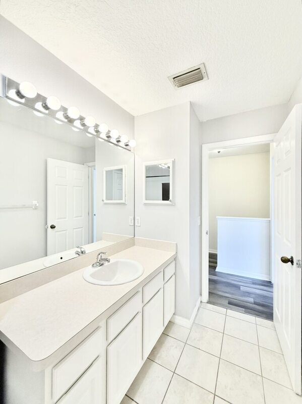 Building Photo - 13706 Forest Lake Dr