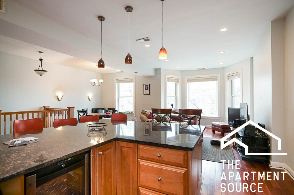 Building Photo - 665 W Cornelia Ave