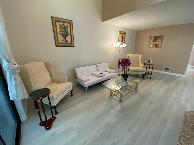 Building Photo - 1500 Lake Park Dr SW