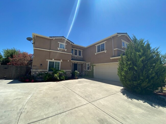 Building Photo - Big beautiful Home for rent in Visalia, Ca