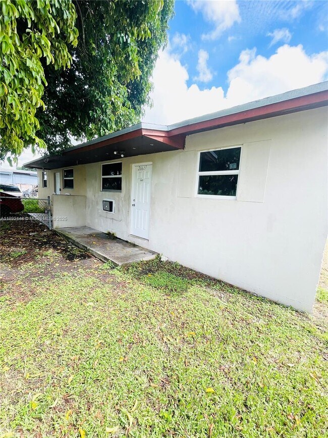 Building Photo - 26627 SW 139th Ave