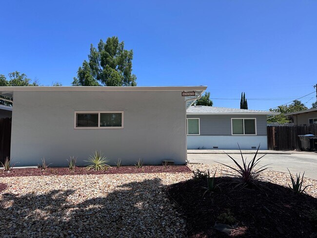 Building Photo - Stunning 3/2 Cambrian / Los Gatos border, ...