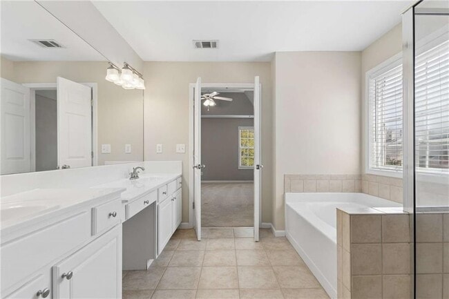 Building Photo - 1304 Kirkwood Ln