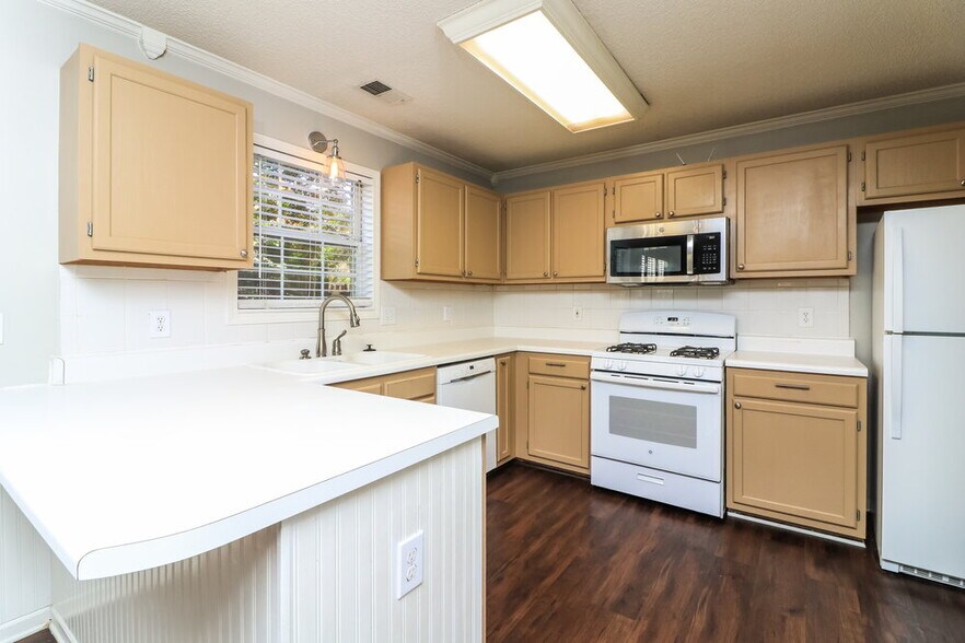 Building Photo - 3848 Sunview Dr NW