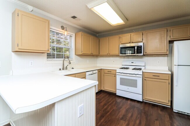 Building Photo - 3848 Sunview Dr NW