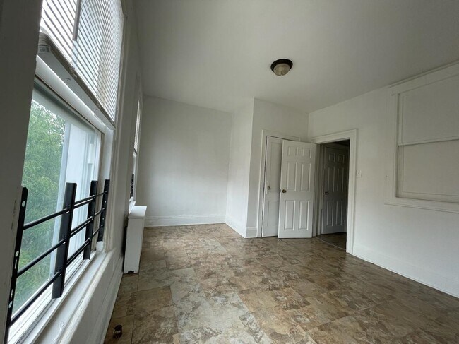 Building Photo - 129 Monticello Ave