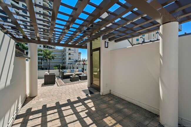 Building Photo - 700 W Harbor Dr