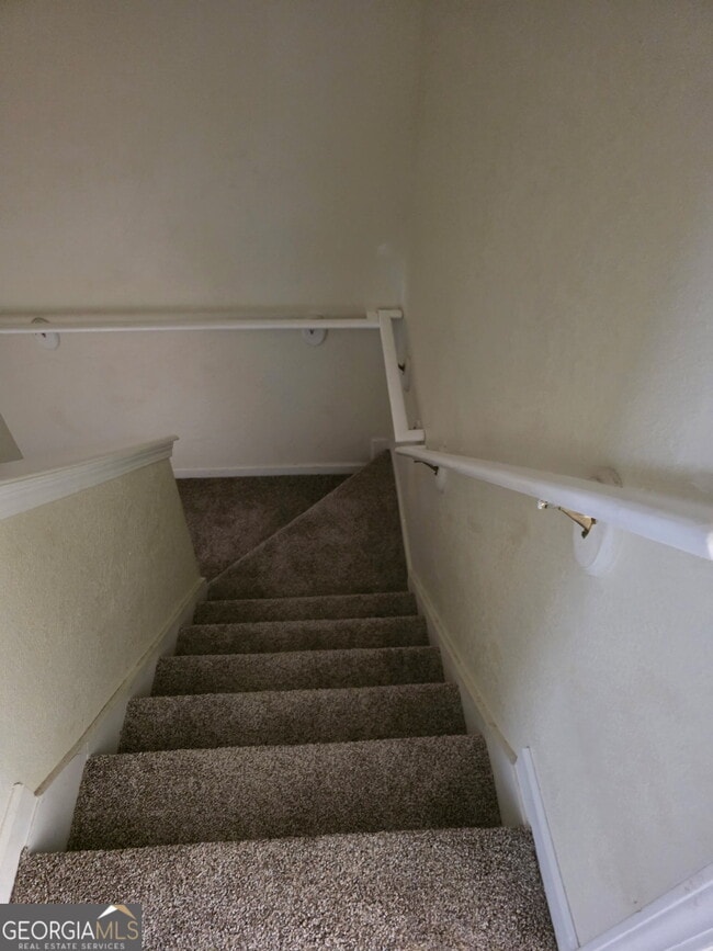 Building Photo - 290 Brookview Dr