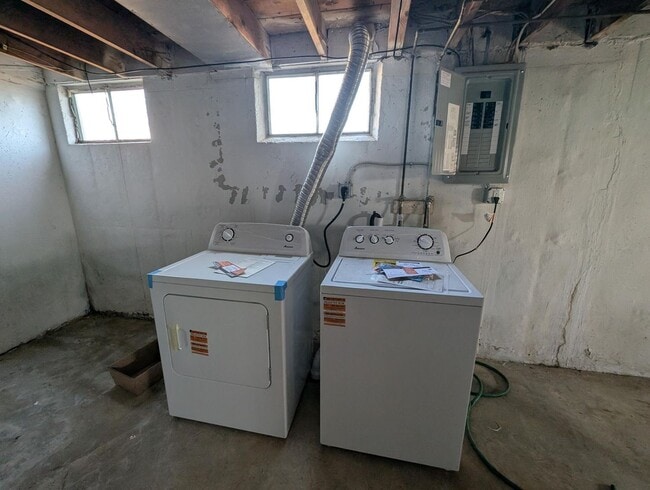 Building Photo - Updated & Upgraded