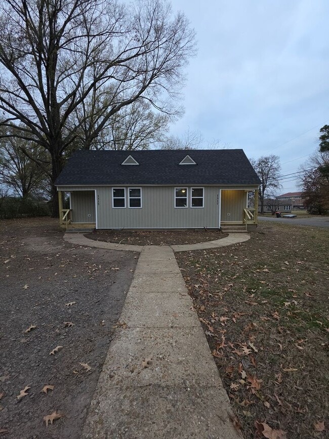 Building Photo - 1315-1317 N. Boston Pl
