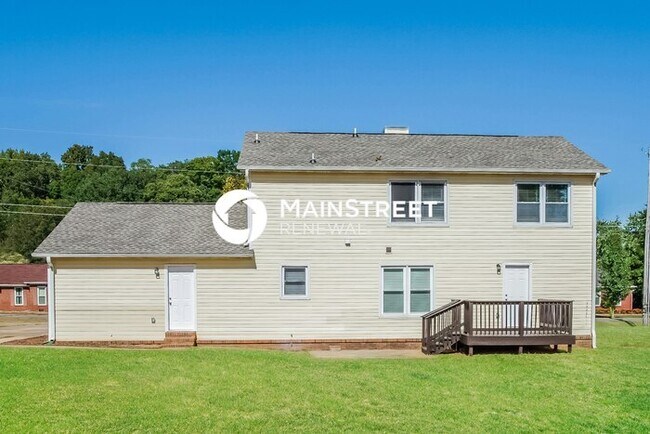 Building Photo - 4 Bedroom Pet-Friendly Home in HUNTSVILLE, AL with Main Street Renewal
