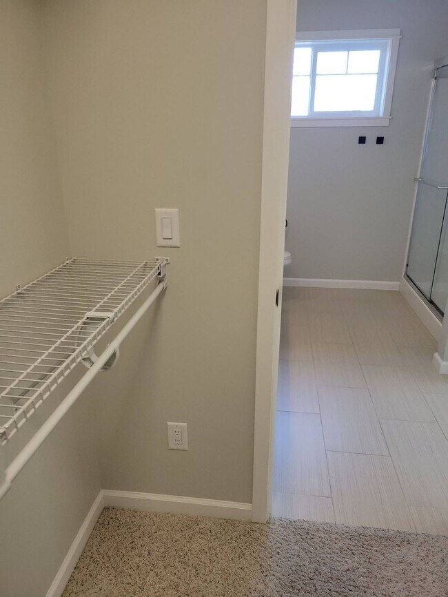 Building Photo - Live it up in Jacksonville's McCully Lane ...