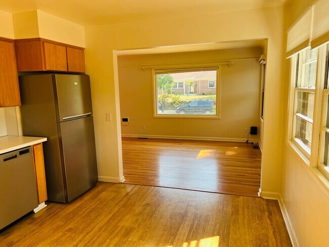 Building Photo - 3 Bedroom/1 Bath Bungalow in Woodstock neighborhood