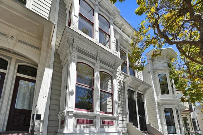 Building Photo - 656 Hayes St