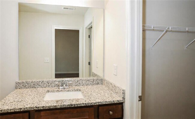 Building Photo - 1545 Iris Walk