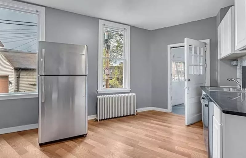 Building Photo - 375 1/2 Main St