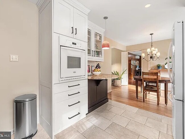 Building Photo - 13 Lopatcong Dr