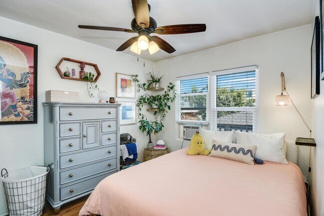 Building Photo - Upstairs One Bedroom Available in Talmadge!