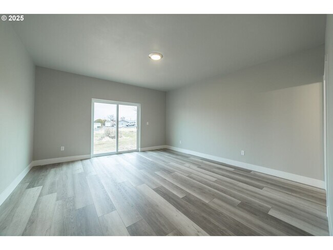 Building Photo - Stunning South Hill Home in Umatilla!!